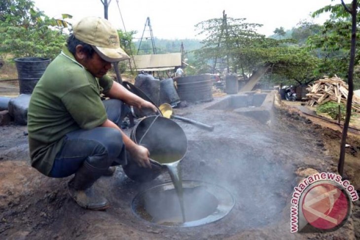 Suling Minyak Mentah