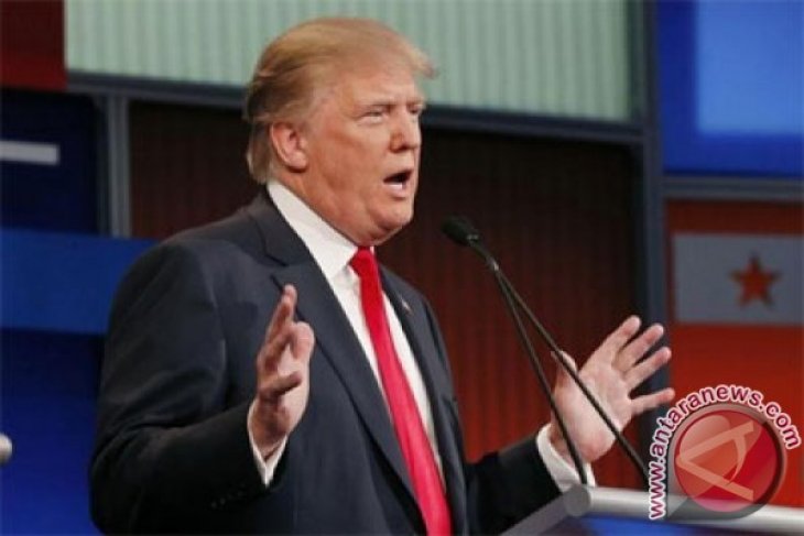 Wajah Donald Trump di Walk of Fame Dicoreti Huruf X