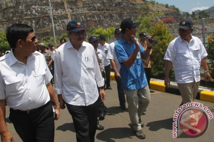 Menteri PU Tinjau Waduk Wonorejo