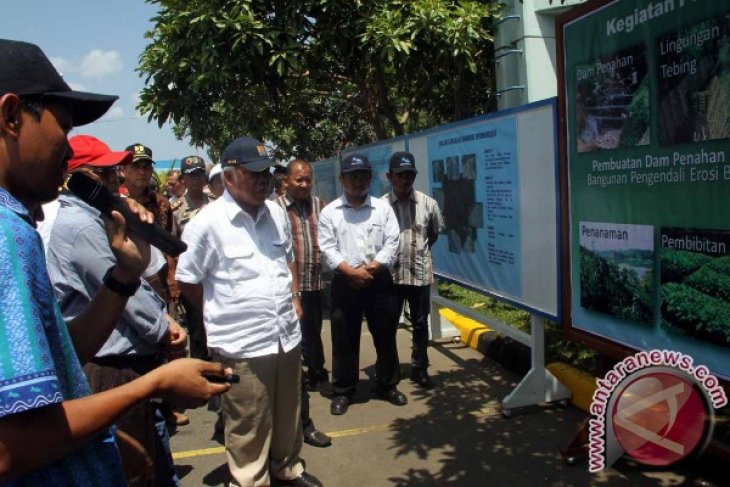 Menteri PU Tinjau Waduk Wonorejo