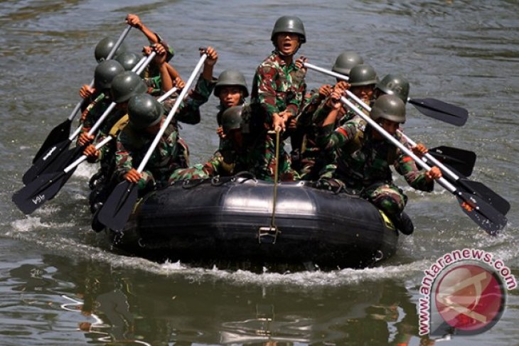 Latihan Dayung Paskhas TNI AU