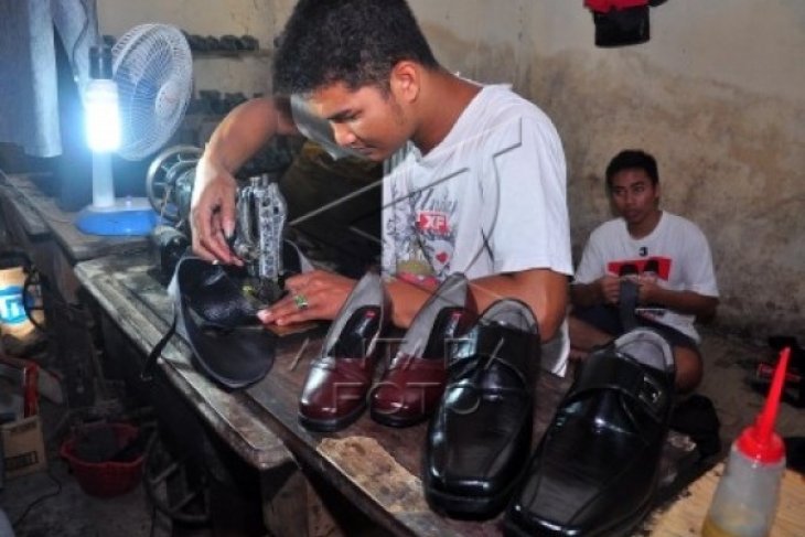 Berita menarik Kemarin, subsidi bunga KUR diperpanjang hingga KUR super mikro