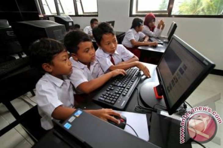 Purwakarta Bangun Jaringan Internet Hingga Pelosok Desa Antara News Megapolitan 2120