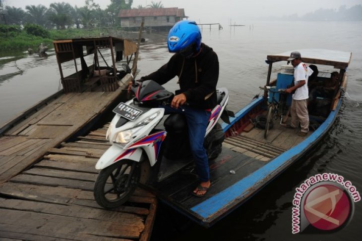 Kapal Penyeberangan di Tebang Kacang