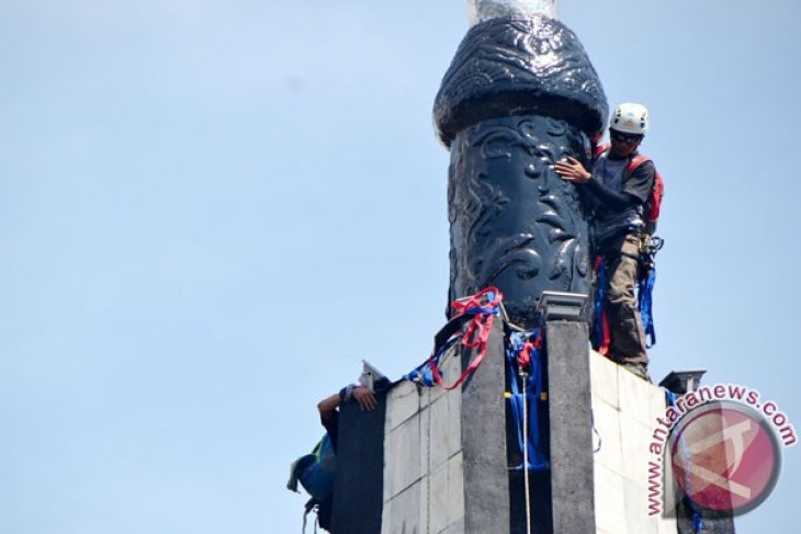 Pengecatan Tugu Kujang