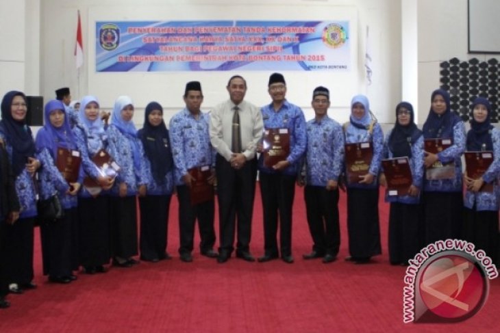 193 PNS Bontang Terima Satya Lencana Karya Satya