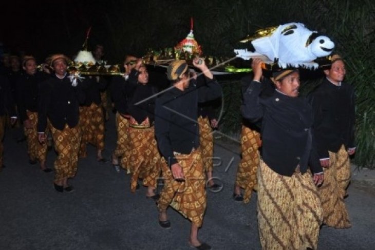 SEDEKAH GUNUNG MERAPI