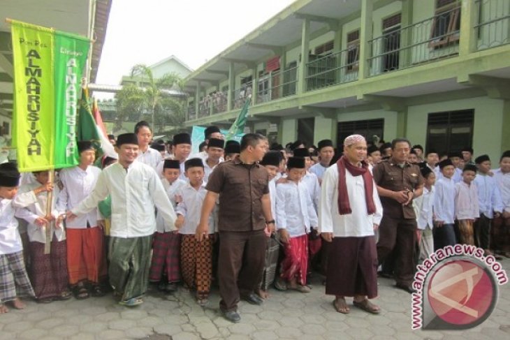 Ribuan Santri Lirboyo Upacara Peringati Hari Santri