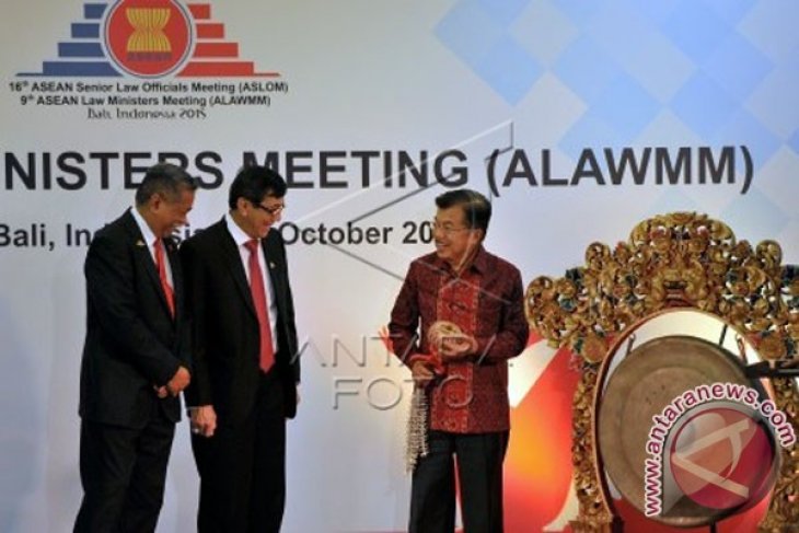 Vice President Pushes ASEAN Law Standardization to Face AEC