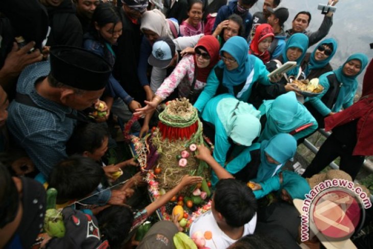 Ritual Sesaji Gunung Kelud