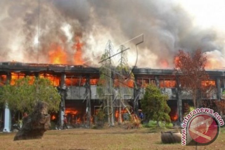 Kantor Gubernur Kalteng Terbakar