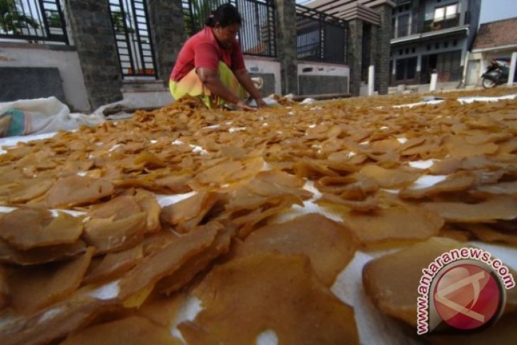 Produksi Krupuk Meningkat