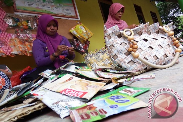 Tas Daur Ulang Sampah Plastik