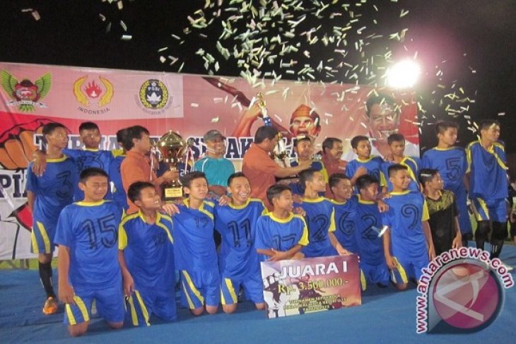 Juara Pertandingan Sepak Bola U-15