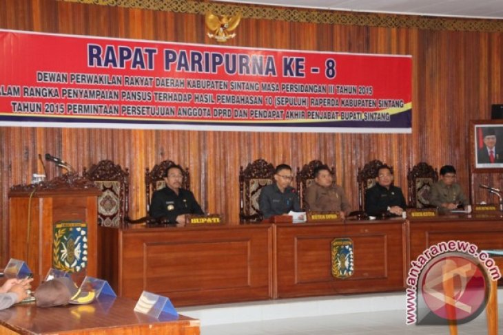 Paripurna DPRD Kabupaten Sintang Sahkan 9 Raperda