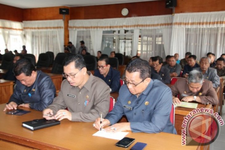 Paripurna DPRD Kabupaten Sintang Sahkan 9 Raperda