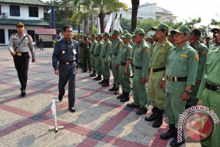 TINJAU PASUKAN PENGAMAN PEMILU