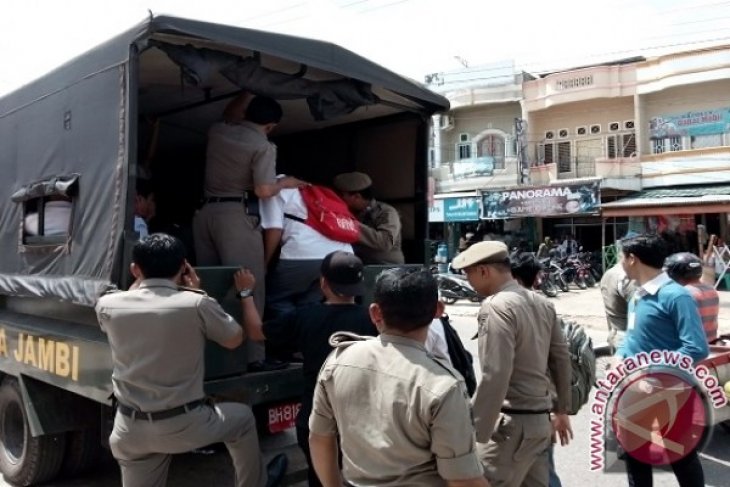 Puluhan pelajar Jambi terjaring razia Satpol-PP