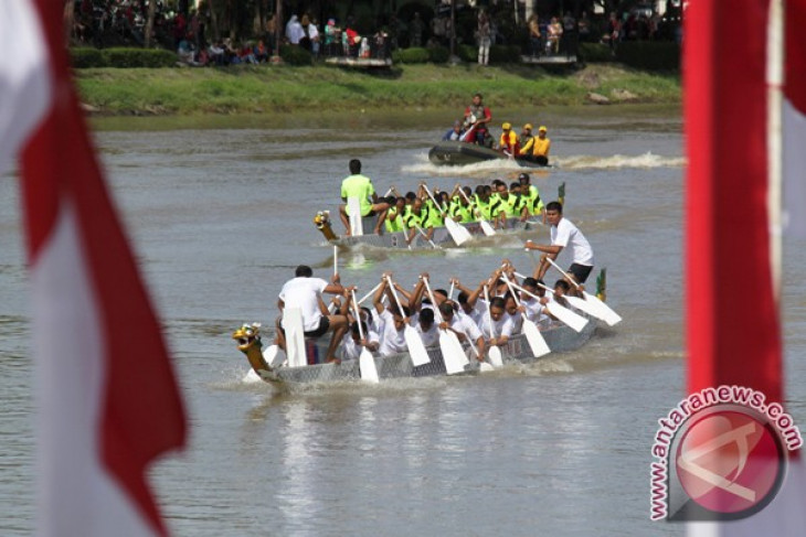 Lomba Perahu Tradisional Hari Nusantara