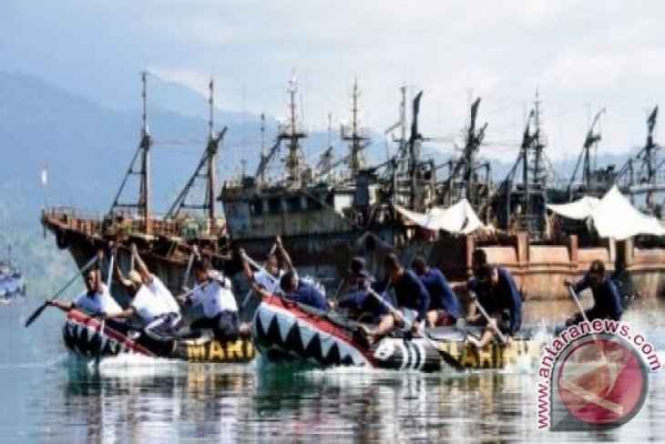 Lomba Dayung Perahu Karet