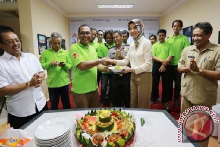 Arzetti dan Tumpeng HUT 78 Antara