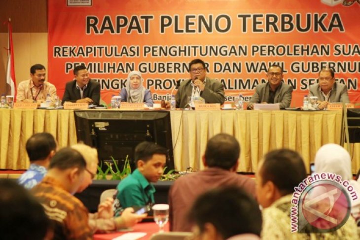 RAPAT PLENO KPU KALSEL