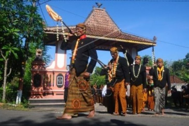 KIRAB TUMPENG KIBLAT SEKAWAN