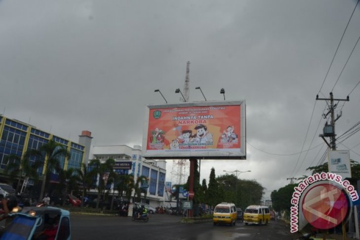 Baliho Yang Berisi Tentang Ajakan Menjauhi Narkoba Merupakan Baliho Jenis Pemkot Sosialisasi Bahaya Narkoba Dengan "Baliho" - ANTARA News Sumatera Utara