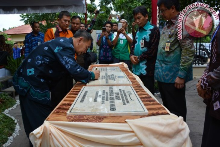 PERESMIAN TIGA KANTOR DESA