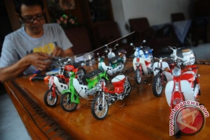 Kerajinan Miniatur Motor Klasik