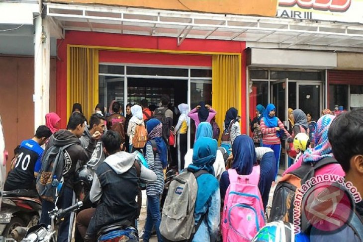 Ratusan Pencari Kerja Tertipu