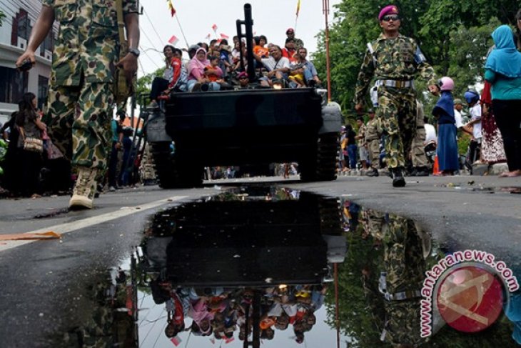 Parade Kendaraan Taktis T