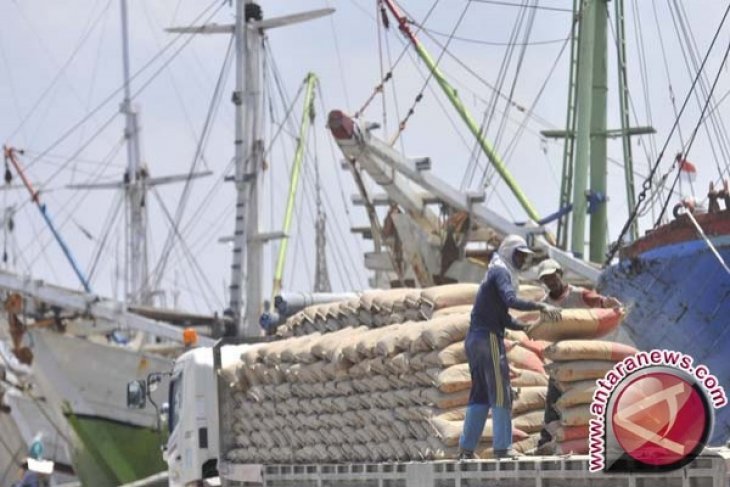 One thousand workers, crew at Sunda Kelapa seaport inoculated: Jokowi
