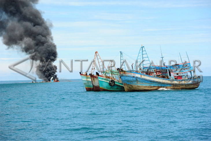 Kapal Illegal Fishing Dimusnahkan