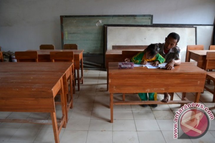 Sekolah Terpencil Minim Siswa