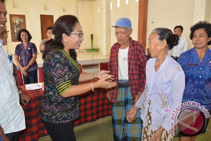Pemkab Buleleng Gelontorkan Bantuan Sosial Untuk Lansia