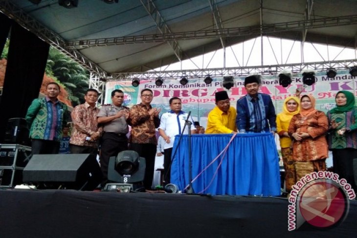 Gubsu Buka Pameran Pembangunan Hut Ke-17 Madina