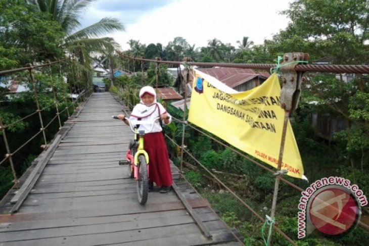 JEMBATAN GANTUNG PANGKALAN