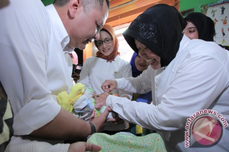 Risma Tetes Vaksin Polio