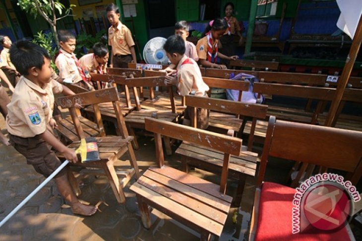 Sekolah Terganggu Akibat Banjir Nganjuk