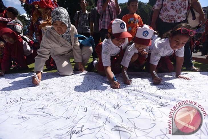 Dukung Pengelolaan Pendidikan Gratis Blitar