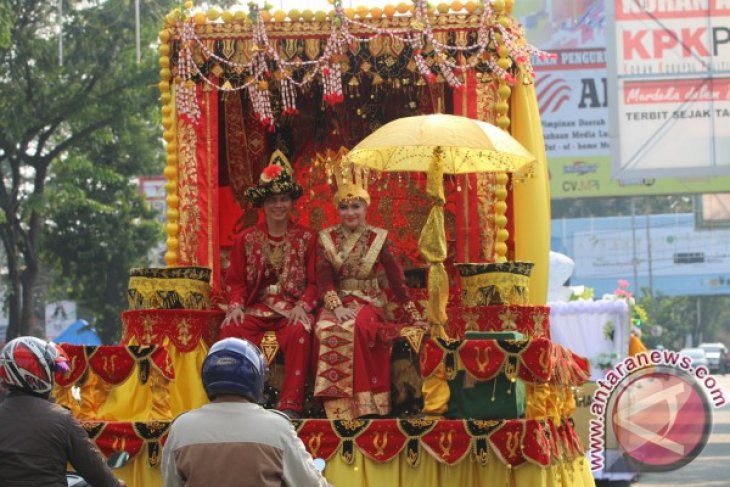 PAWAI KENDARAAN HIAS