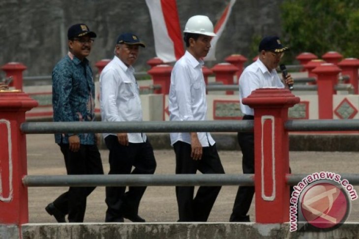 Resmikan Bendungan Nipah