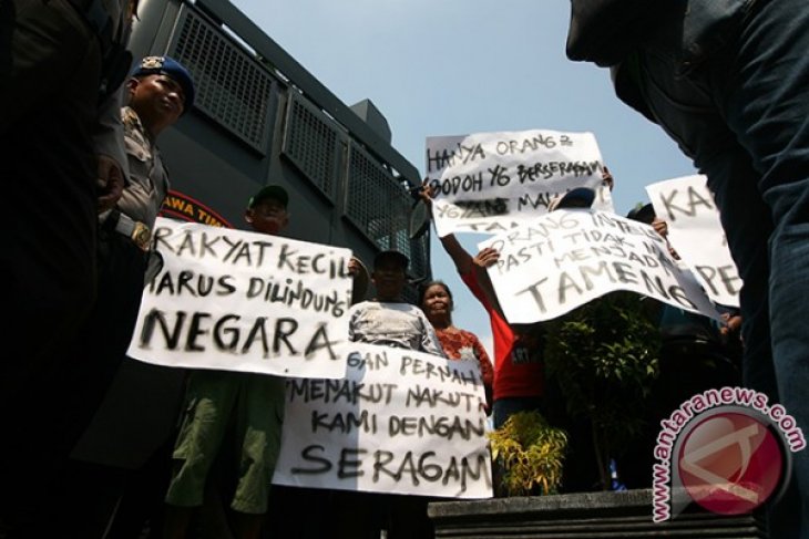 Unjuk Rasa Pedagang Stasiun Kediri