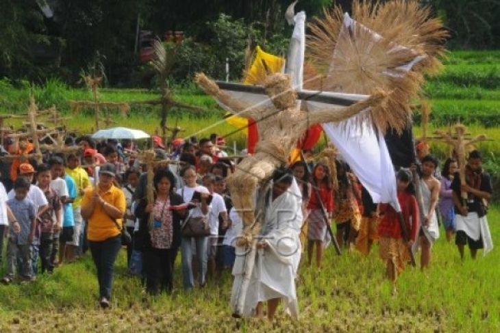 PROSESI JALAN SALIB MERAPI