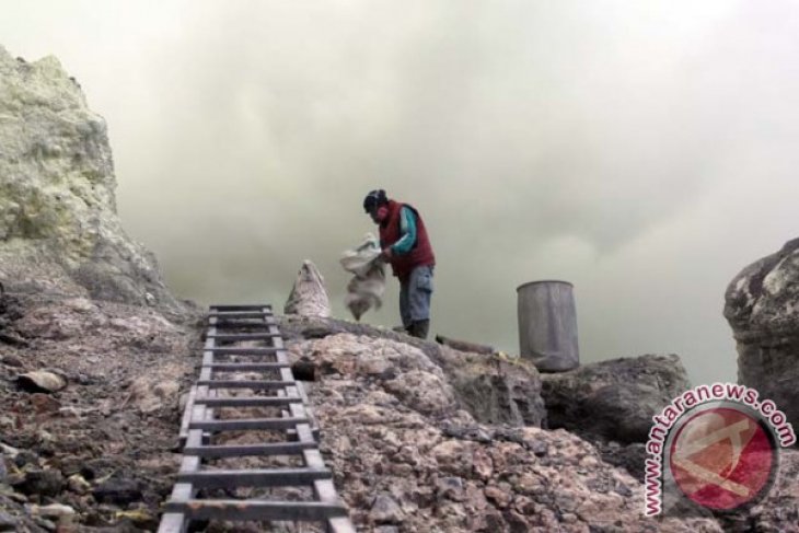 Tambang Belerang Kawah Ijen