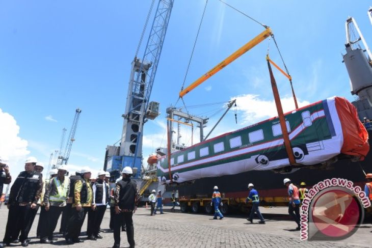 Ekspor Perdana Gerbong Kereta ke Bangladesh