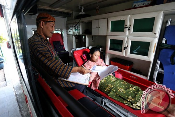 Kerjakan UN di Ambulance