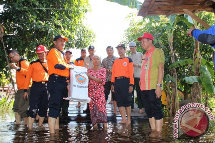 BANTUAN UNTUK KORBAN BANJIR