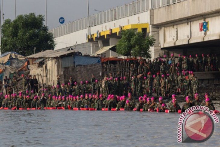 Renang Lintas Selat Madura